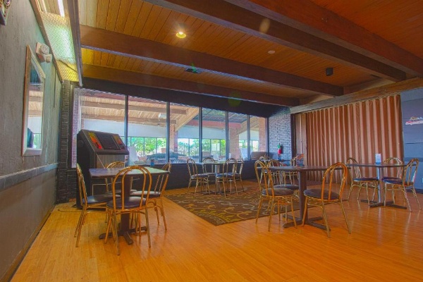 American Best Inn By OYO I-35 Perry image 10