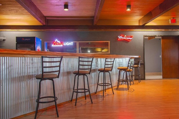 American Best Inn By OYO I-35 Perry image 12