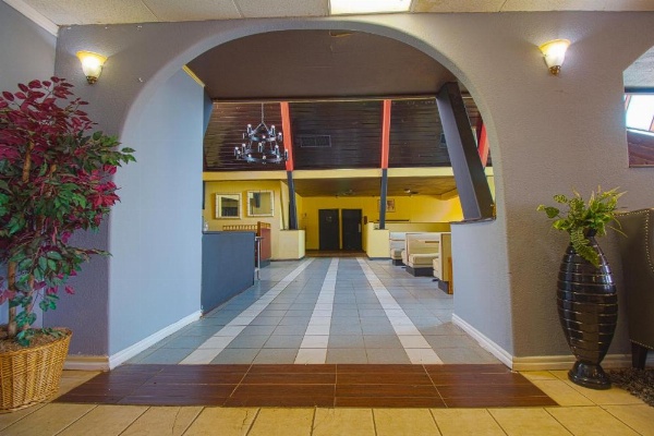 American Best Inn By OYO I-35 Perry image 14