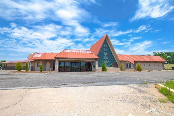 American Best Inn By OYO I-35 Perry image 26